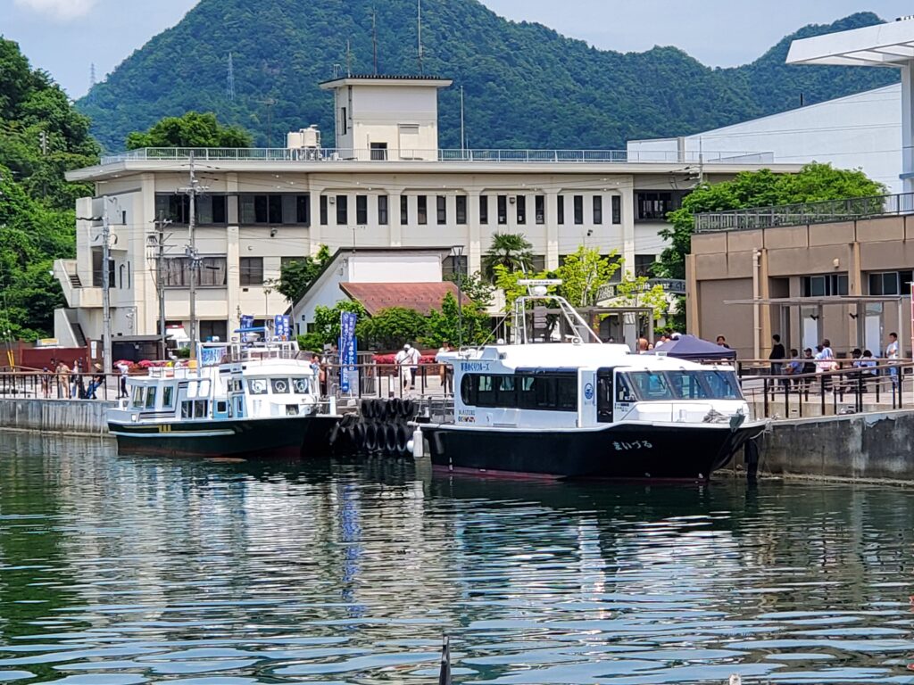 海軍ゆかりの港めぐり遊覧船